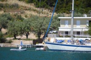 Assistance in Vliho Bay